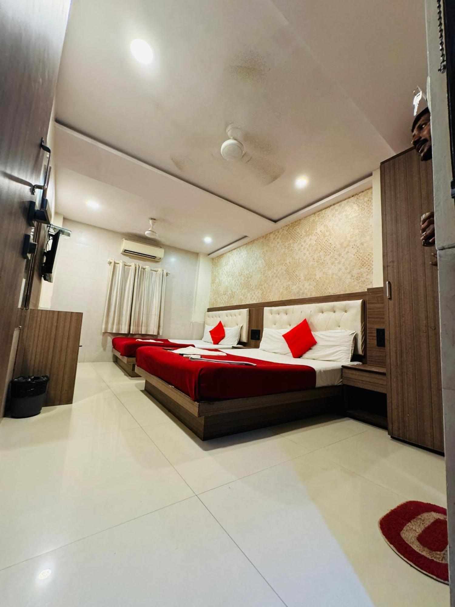 Hotel Atlas Grand Andheri East Mumbai Exterior foto